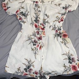 Brand: ROMWE SIZE: large Color: white-floral